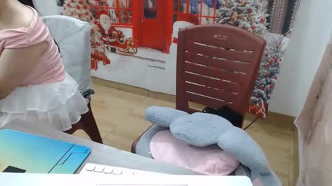 anna_xyz online show from 4, 12, 2025