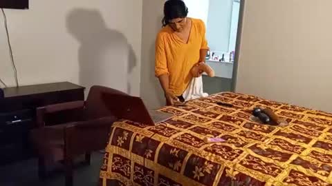 Anna Lee Cross online show from 17, 4, 2026