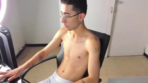 anndrass_ online show from 4, 2, 2025