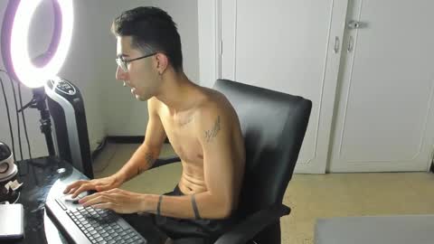 anndrass_ online show from 4, 2, 2025