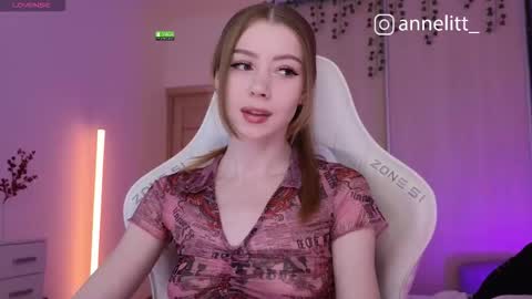 Snapshot of annelitt chatting on 17, 12, 2025 annelitt online show from 17, 12, 2025