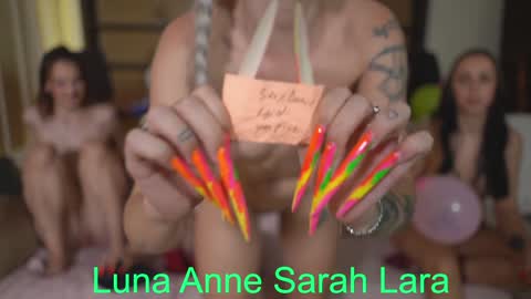 Snapshot of annemanifique chatting on 31, 12, 2024 Annemanifique  Anne   Lara Kelly  online show from 31, 12, 2024