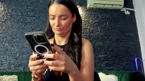 annesins online show from 10, 10, 2025