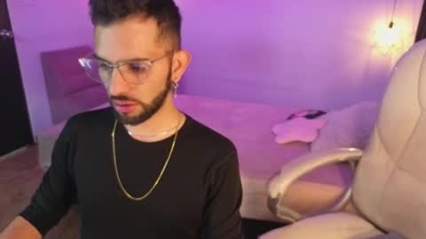 Annie And Ryan  online show from 18, 12, 2025