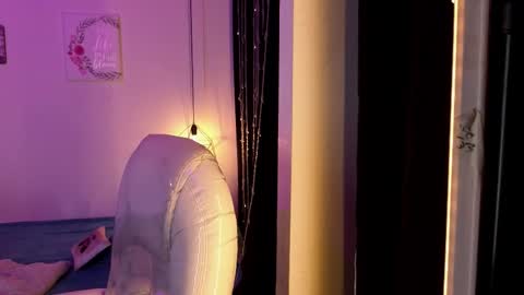 Annie And Ryan  online show from 18, 1, 2026