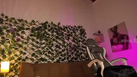 annie_barozzi online show from 6, 1, 2025