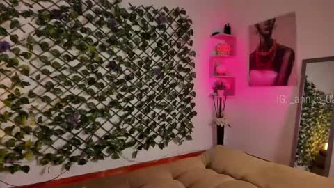 annie_barozzi online show from 11, 1, 2025