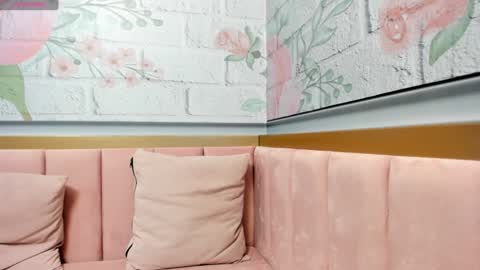 annie_cute18 online show from 22, 1, 2025