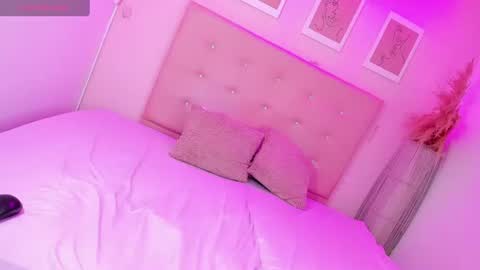 annie_dolce_ online show from 15, 7, 2026