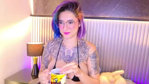 Snapshot of annie_hawk chatting on 17, 7, 2026 ANNIE HAWK online show from 17, 7, 2026