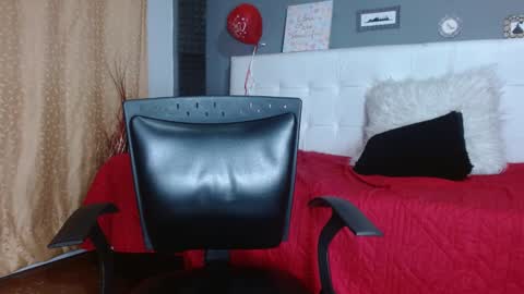 annie_scott_ online show from 19, 2, 2025