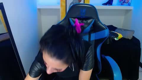 Anniee online show from 22, 2, 2025