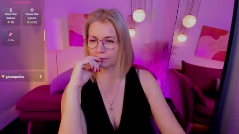 Annie online show from 23, 11, 2025