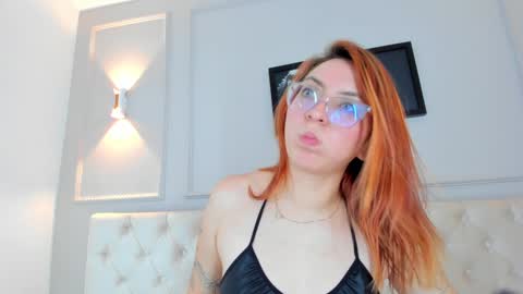 Snapshot of anniemartinezz chatting on 23, 12, 2024 Annie online show from 23, 12, 2024