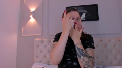 Snapshot of anniemartinezz chatting on 27, 12, 2024 Annie online show from 27, 12, 2024