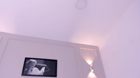 Snapshot of anniemartinezz chatting on 8, 1, 2025 Annie online show from 8, 1, 2025