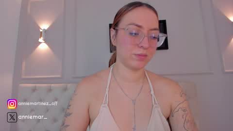 Snapshot of anniemartinezz chatting on 23, 1, 2025 Annie online show from 23, 1, 2025