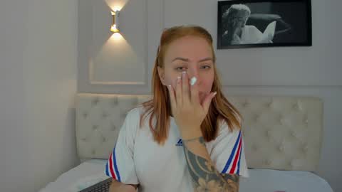 Snapshot of anniemartinezz chatting on 4, 2, 2025 Annie online show from 4, 2, 2025