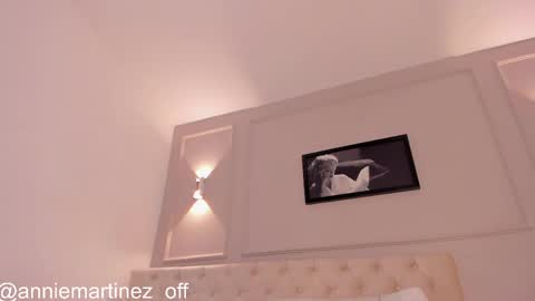 Snapshot of anniemartinezz chatting on 8, 3, 2025 Annie online show from 8, 3, 2025