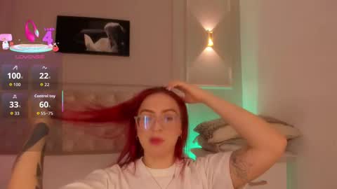 Snapshot of anniemartinezz chatting on 9, 9, 2025 Annie online show from 9, 9, 2025