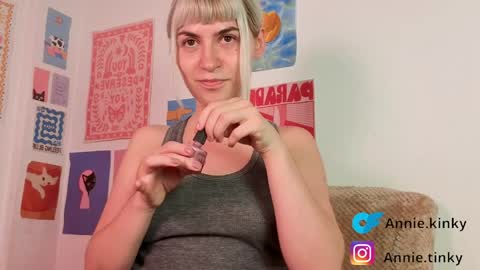 annietinky online show from 9, 4, 2026