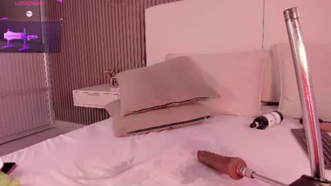 Snapshot of anniie_clarkson chatting on 1, 7, 2026 ANNIE online show from 1, 7, 2026