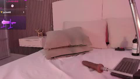 Snapshot of anniie_clarkson chatting on 3, 7, 2026 ANNIE online show from 3, 7, 2026