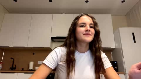 Snapshot of annisguion chatting on 10, 9, 2025 Leila Bruno online show from 10, 9, 2025