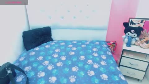 antonela_xx3 online show from 4, 3, 2026