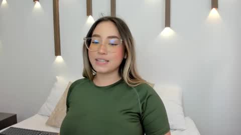 A N T O N E L L A  online show from 31, 1, 2025