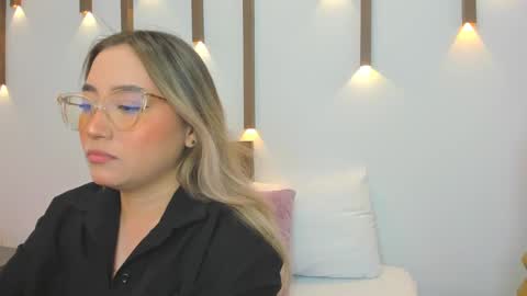 A N T O N E L L A  online show from 15, 2, 2025