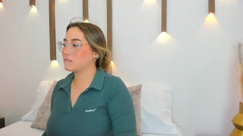 A N T O N E L L A  online show from 3, 3, 2025