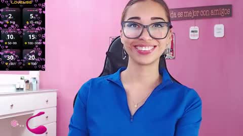 Snapshot of antonella_ponss chatting on 5, 3, 2025 antonella_ponss online show from 5, 3, 2025