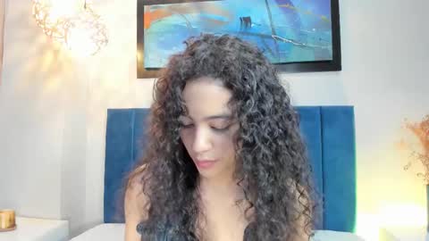 Snapshot of antonellahall_ chatting on 25, 10, 2025 AntonellaHall online show from 25, 10, 2025