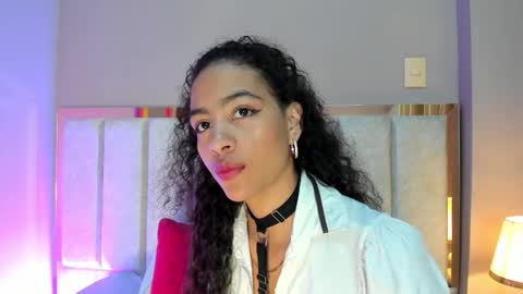 Snapshot of antonellahall_ chatting on 14, 11, 2025 AntonellaHall online show from 14, 11, 2025