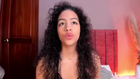 Snapshot of antonellahall_ chatting on 21, 11, 2025 AntonellaHall online show from 21, 11, 2025