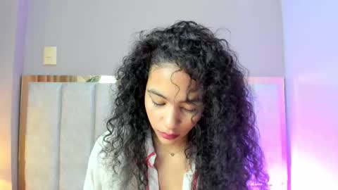 Snapshot of antonellahall_ chatting on 25, 11, 2025 AntonellaHall online show from 25, 11, 2025