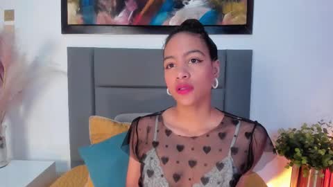 Snapshot of antonellahall_ chatting on 27, 11, 2025 AntonellaHall online show from 27, 11, 2025