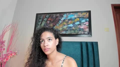 Snapshot of antonellahall_ chatting on 5, 12, 2025 AntonellaHall online show from 5, 12, 2025
