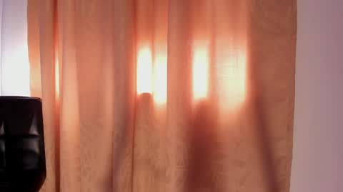 AntonellaHall  online show from 8, 4, 2026