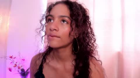 Snapshot of antonellahall_ chatting on 22, 4, 2026 AntonellaHall online show from 22, 4, 2026