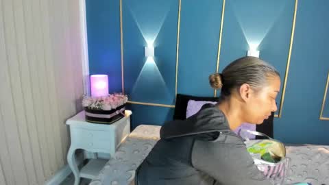 Sarah online show from 23, 2, 2025