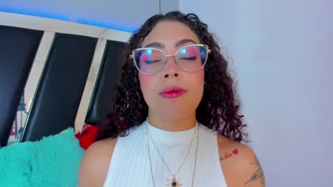 A N T O N E L L E  online show from 4, 2, 2025