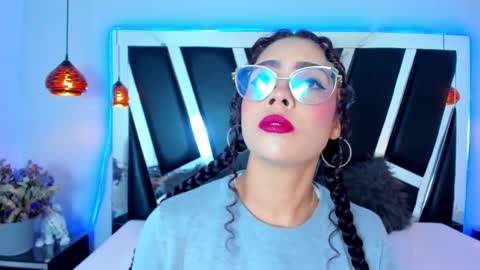 A N T O N E L L E  online show from 22, 2, 2025