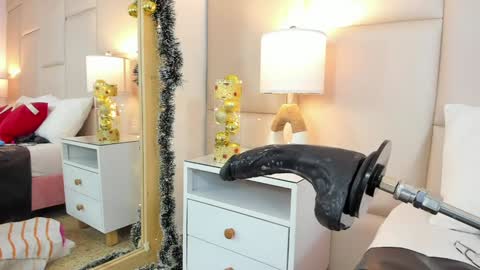 Antonia online show from 6, 1, 2025