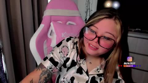   Independent model  online show from 9, 1, 2026