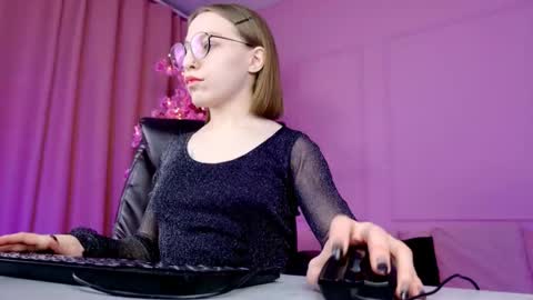 APHEX QUEEN online show from 28, 1, 2025