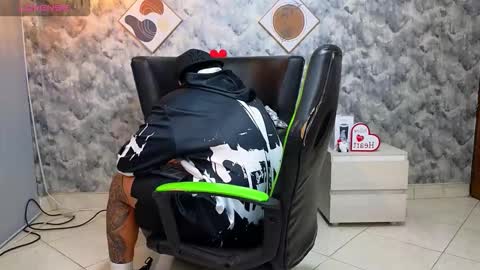 Snapshot of apolo_rousse chatting on 24, 2, 2026 Apolo online show from 24, 2, 2026