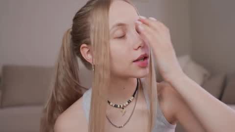  REYNA  next stream is 11h of Feb online show from 14, 4, 2026