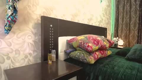 April Bronte online show from 28, 1, 2025